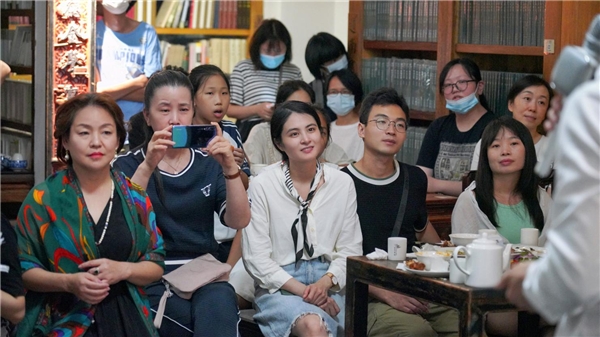 掬水月在手，藝術愛好者與藝術名家相約「道南書院」以曲迎中秋