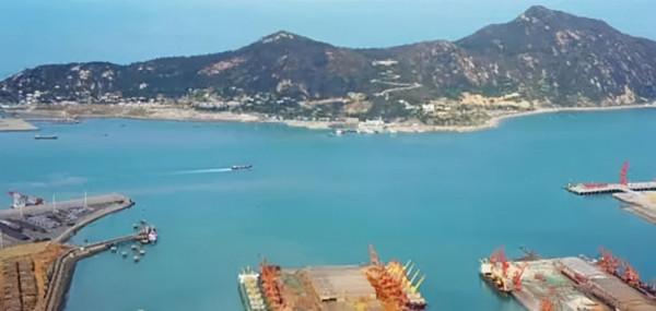 1994年中美黃海對峙：蘇27撞向F14，殲8鎖定美航母，耗時72小時