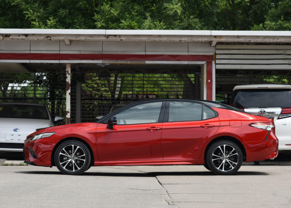 試完帕薩特，再試凱美瑞，發現德系和日系的定位，確實有所不同