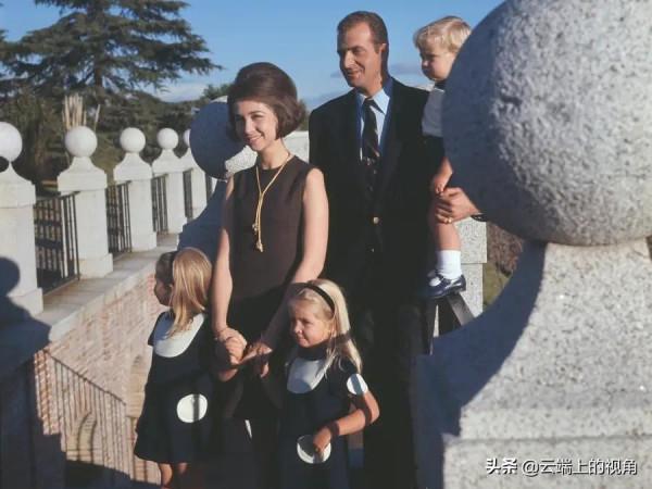 沒有他在的日子她會更快樂，這就是索菲亞王后學會放下之後的生活