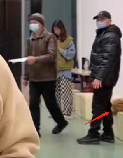 安徽春晚後臺曝光！表演嘉賓站著吃盒飯，伙食一葷三素營養均衡