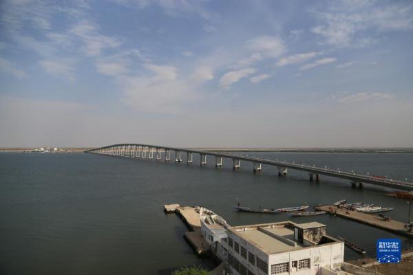 中企承建塞內加爾方久尼大橋讓當地&OpenCurlyDoubleQuote;過河難&rdquo;成為歷史