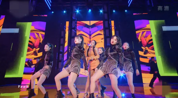 大型晚會明星“現原形”，佟麗婭造型好古怪，楊洋的顏值去哪了？