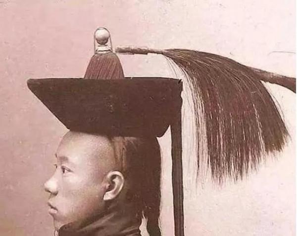 清朝人的髮型真的是陰陽頭?別被電視騙了,他們的真實發型是這樣 清朝人的髮型真的是陰陽頭?別被電視騙了,他們的真實發型是這樣