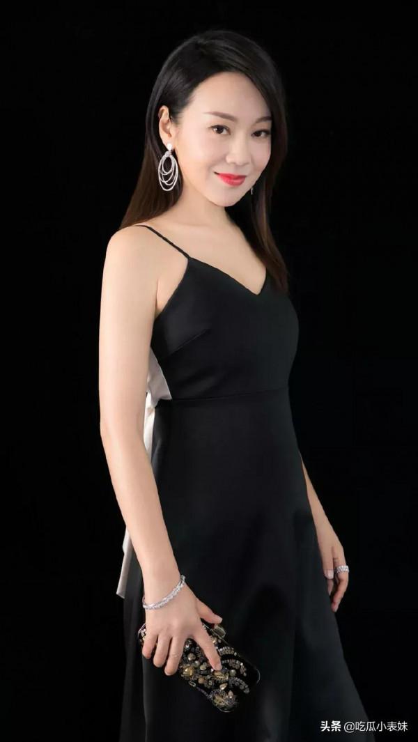 閆妮，風韻猶存，韻味十足