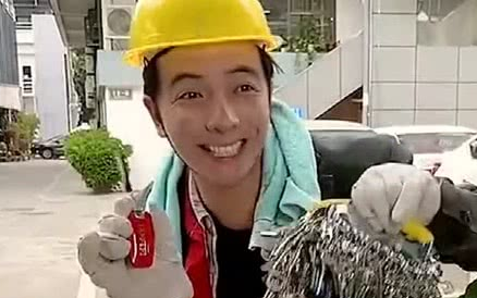 廣東包租公有多精明？平時看房自帶“EDC神器”，有錢人就是講究