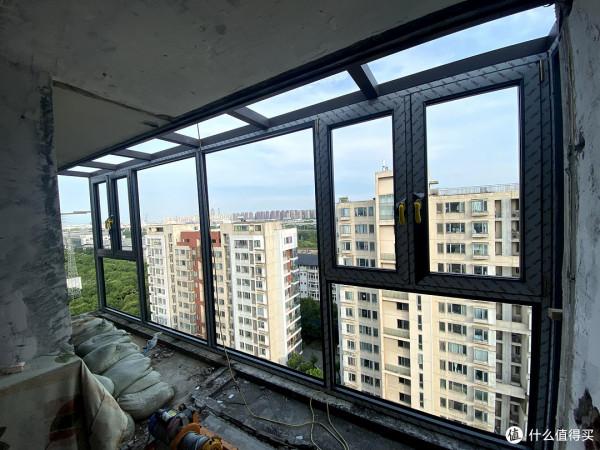 我用鹹魚裝套房-127㎡，全房更換平開斷橋鋁&plus;地暖&plus;全屋黑胡桃傢俱