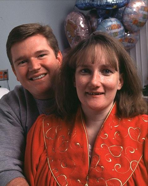 24年前，轟動世界的全球首例七胞胎，現已長大成人，離開獲贈別墅