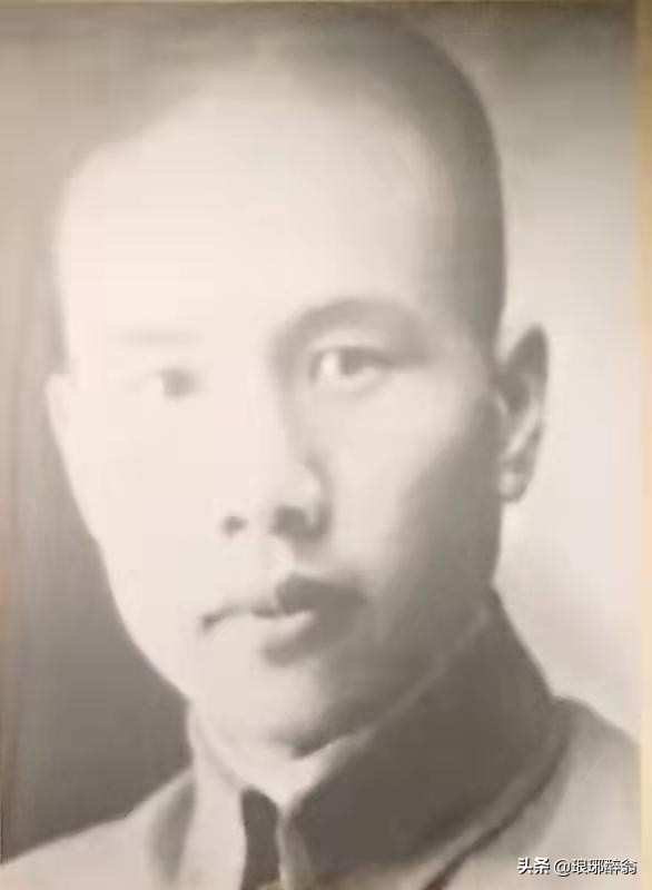 駐守蚌埠的劉汝明在母親收到蔣介石壽禮後,決心把周鎬逮捕送給蔣 駐守蚌埠的劉汝明在母親收到蔣介石壽禮後,決心把周鎬逮捕送給蔣