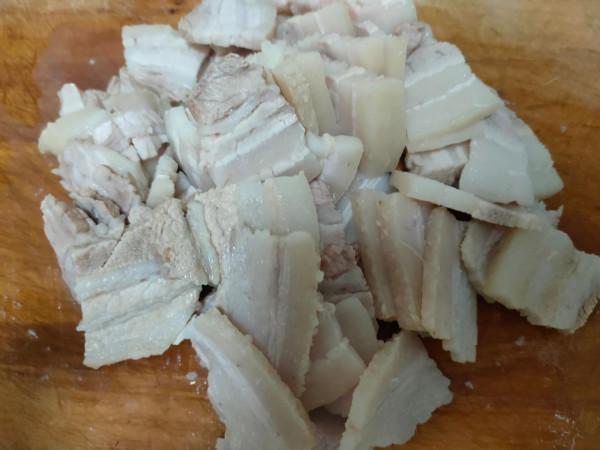 豬肉的好吃做法，加入一把蒜苗，香濃又下飯，家人特別愛吃