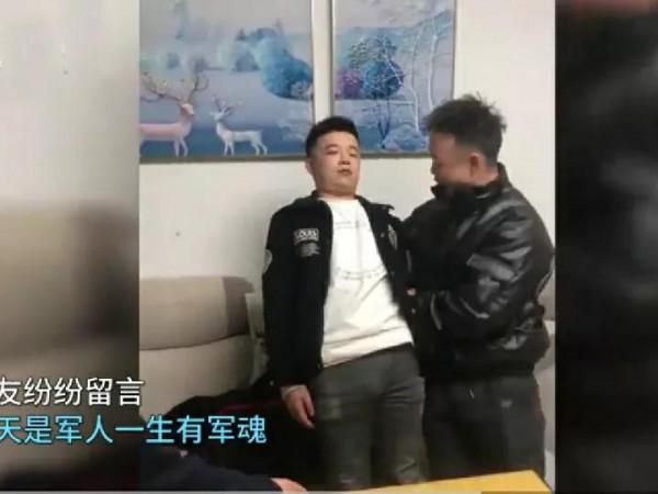 退伍小夥醉酒叫不醒，聽見集合哨瞬間軍姿挺拔：刻在骨子裡的記憶