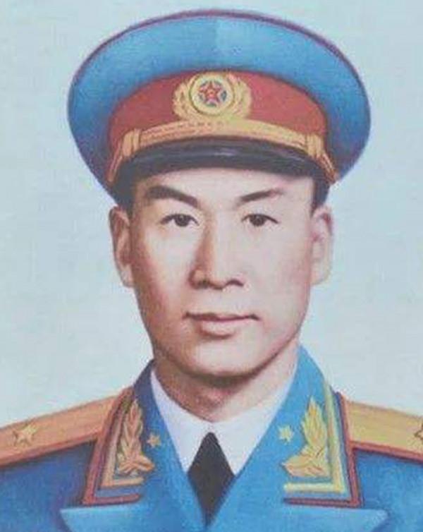 他曾擔任昆明軍區的副政委,44歲成為開國少將,60歲被免職 他曾擔任昆明軍區的副政委,44歲成為開國少將,60歲被免職