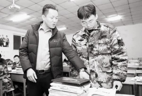 當代&OpenCurlyDoubleQuote;掃地僧&rdquo;：北大保安高考第一人的張俊成，畢業後怎麼樣了？