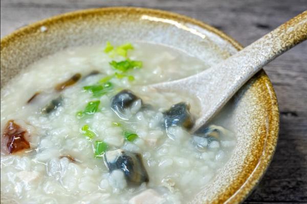 做皮蛋瘦肉粥，粵菜師傅教我2竅門，鮮美不腥，香濃綿滑，真好喝