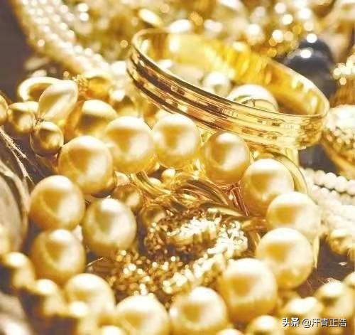 70年代女飛賊，拜老僧為師，輕功了得，24歲走上一條不歸路