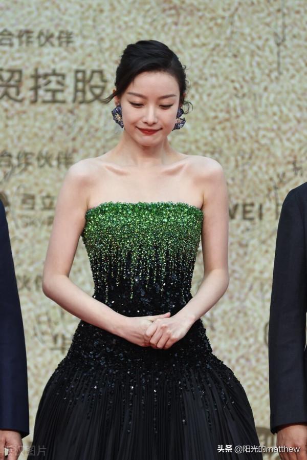 第34屆金雞獎閉幕紅毯:群星歡聚,林允粉色花苞裙真是仙女本人了 第34屆金雞獎閉幕紅毯:群星歡聚,林允粉色花苞裙真是仙女本人了