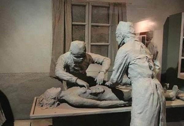 日軍殘忍罪行：把人血抽乾致死，人體關節用石膏固定幾個月致殘