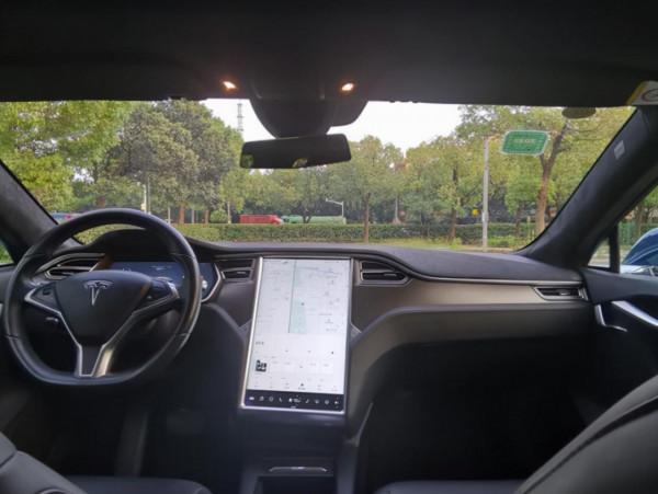 5年前花102萬買的特拉斯S90，藍色車牌很吸睛，車主直言不堪回首