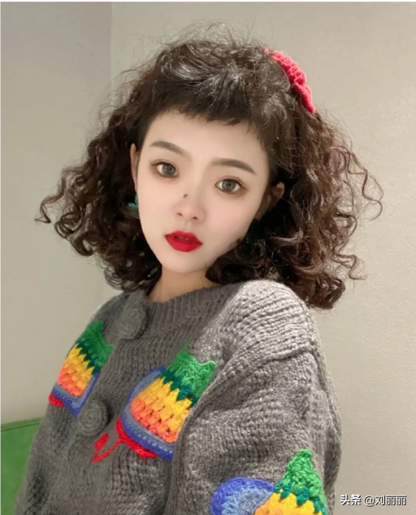 女人過了30歲，燙捲髮洋氣時尚不落伍，美到讓你想不到