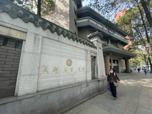 在成都,被一所中學凡爾賽了 在成都,被一所中學凡爾賽了