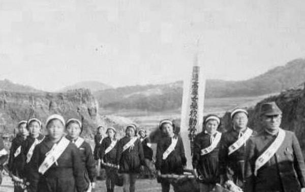 1931年，一名日本女人深夜在丈夫身邊割喉自殺，一年後釀成慘案