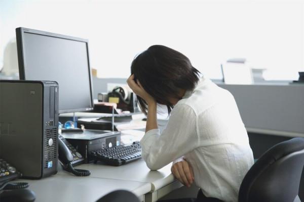 經常半夜“自然醒”再難入眠，怎麼回事？多數是4個問題在作祟