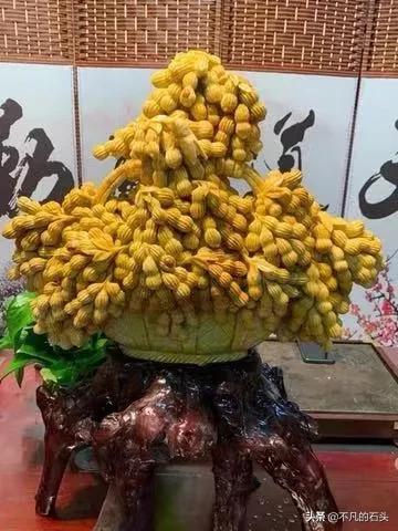 欣賞觀看這美麗的石頭，每一方都是那麼精美，這就是藝術