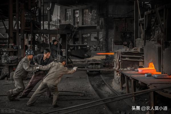 農民工月入過萬,為何到年底還是說沒什麼錢?到底是怎麼回事呢? 農民工月入過萬,為何到年底還是說沒什麼錢?到底是怎麼回事呢?