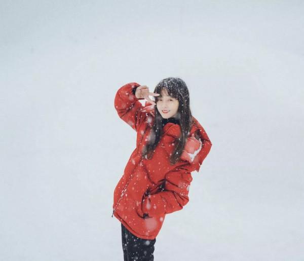 44歲田海蓉曬度假照,穿12800羽絨服很少女,手帶2枚大鑽戒超搶鏡 44歲田海蓉曬度假照,穿12800羽絨服很少女,手帶2枚大鑽戒超搶鏡