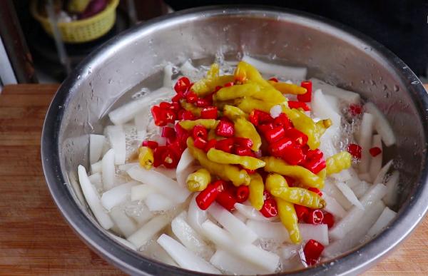 醃蘿蔔，最忌直接殺水！教你正確做法，蘿蔔入味好吃，放一年不壞