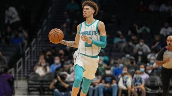 三分9中7！三球轟31+9+7+2斷，帶隊轟24-0逆轉全場喊MVP