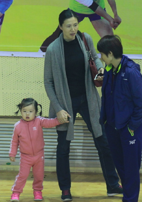 “郎平接班人”周蘇紅：照顧癱瘓丈夫5年後，為何轉身改嫁富商？