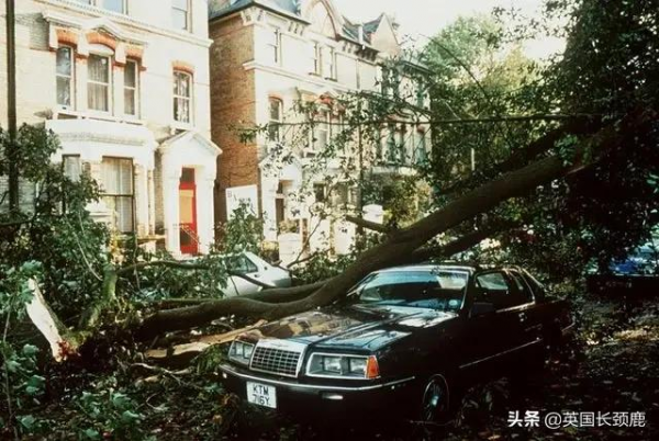 O2頂兒被掀&sol;核電站煙囪塌了！30年英國最強暴風雨Eunice來了