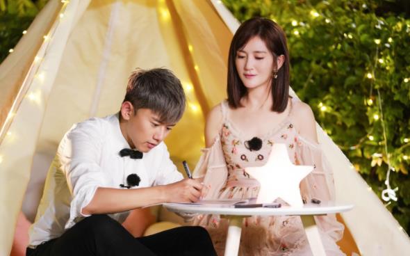 娛樂圈5對真人夫妻CP,感情發展迅速且堅定,真情自然流露 娛樂圈5對真人夫妻CP,感情發展迅速且堅定,真情自然流露