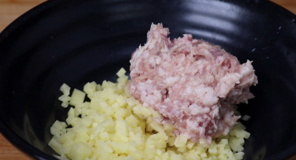 土豆加雞蛋，我家來客人必做的壓軸菜，好吃解饞，客人都說不夠吃