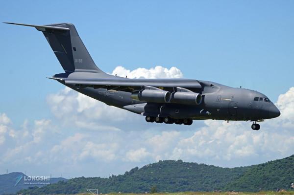 轟6轟炸機戰巡，戰鬥機全程護航，臺島不敢再囂張，運20油成關鍵