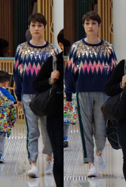 陳法蓉55歲仍光彩照人，穿亮片毛衣時尚減齡，中年女性真該學一學