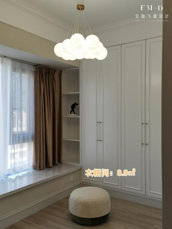 砌個弧形隔斷，一邊做書房，一邊做衣帽間，家居動線設計太舒適了