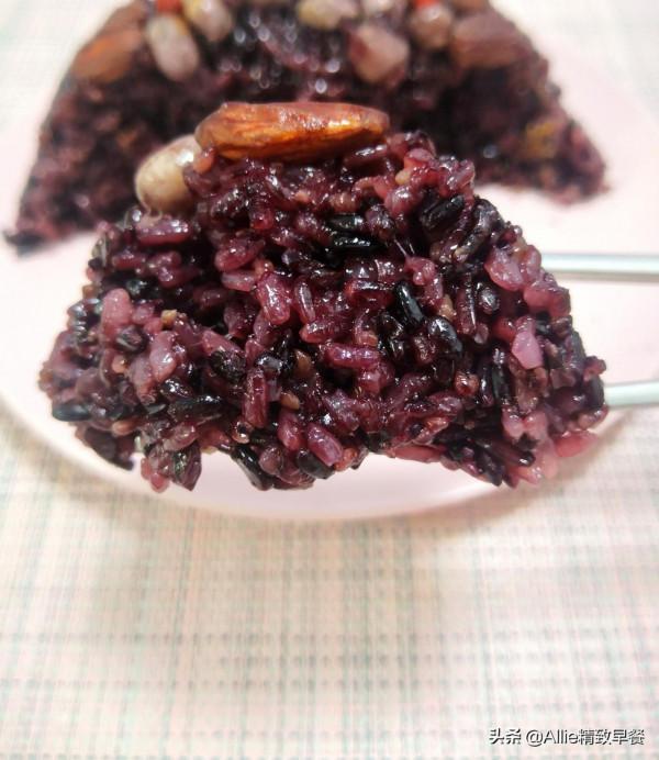 八寶飯的升級版，用雜糧搭配這幾樣，香甜軟糯又飽腹，成品真好看