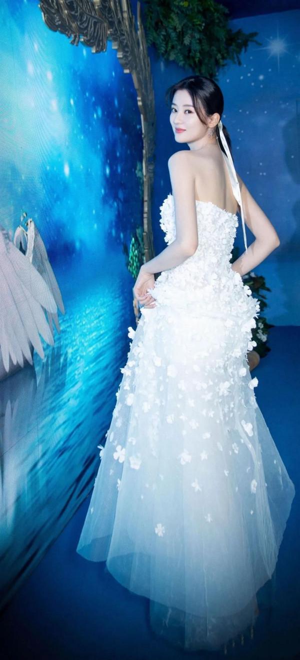 喬欣，膚白貌美的她，妥妥的氣質女神