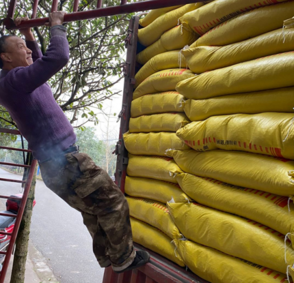 當兵3年，退役後幹28年裝卸工，2019年憑啥能參加國防記者會？