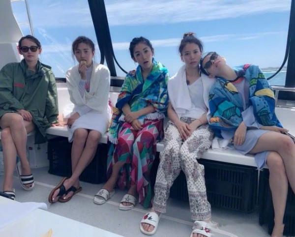 袁詠儀節目中首次露腿，就將其他人比下去了，同框更明顯