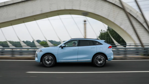 2.0T+9DCT，全新國產旗艦SUV豪華感不輸BBA，開起來有大驚喜