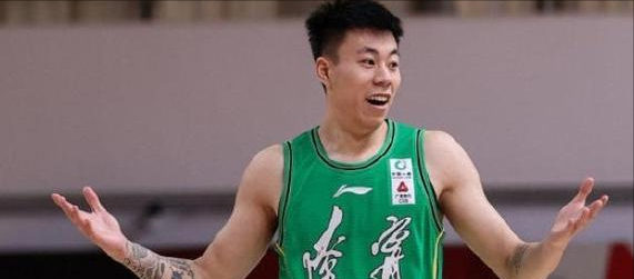 如今CBA有紋身的球員很多,可張鎮麟的“花臂”紋身卻引來爭議 如今CBA有紋身的球員很多,可張鎮麟的“花臂”紋身卻引來爭議