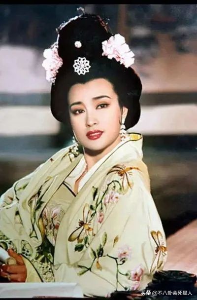 放過觀眾眼睛吧！42歲張無忌，40歲大學生，中年扮嫩太要命