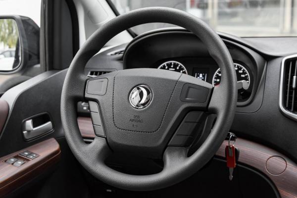 東風跟五菱哪個更好?用菱智PLUS對比征程,才知道什麼是差距 東風跟五菱哪個更好?用菱智PLUS對比征程,才知道什麼是差距