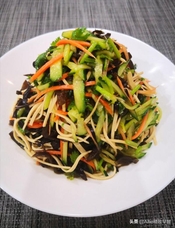 家裡有南瓜的這樣做，想要幾層做幾層，搭配蔬果，營養好消化，贊