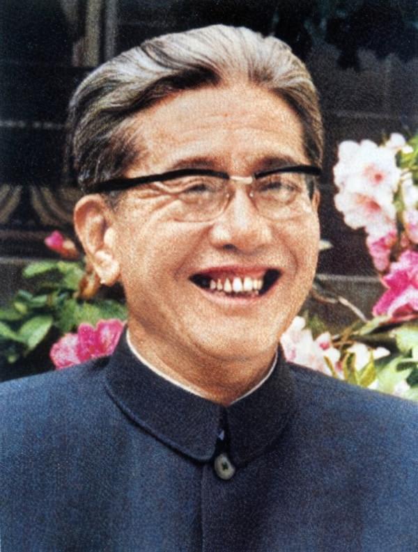 章含之：親生父母拋棄，兩段坎坷婚姻，臨終選擇和養父章士釗合葬