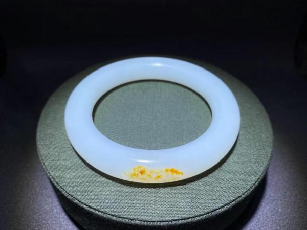 童年時 和田玉是母親木盒裡的手鐲 童年時 和田玉是母親木盒裡的手鐲