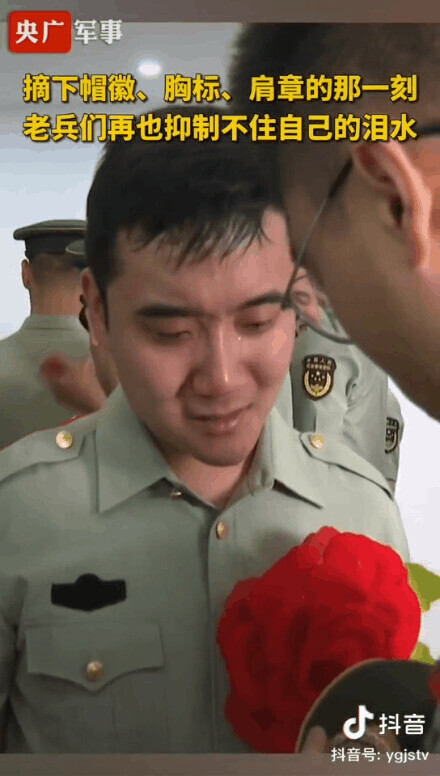 “我想當一輩子兵！”離開那天，他們哭成了淚人……